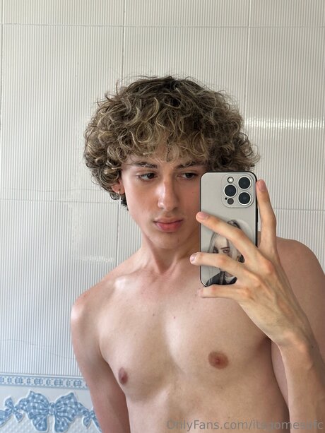 Itsgomesofc actrice nue photo