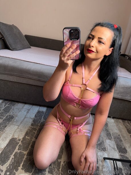 Andrea Bby haut modèle des photos