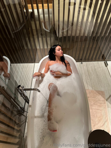 Goddessjunee modèle érotique archive