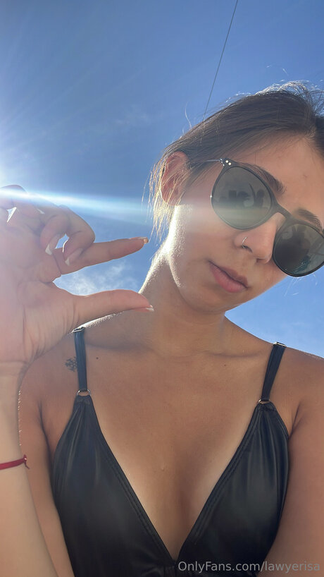 Lawyerisa star érotique img