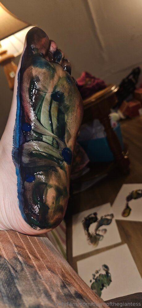 Dawnofthegiantess sexe star photos