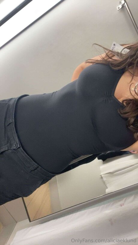 Aliciaeklund star du porno chaude des photos