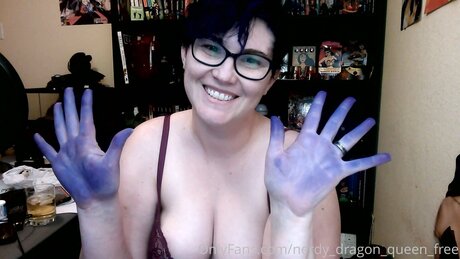Nerdy Dragon Queen Free étoile nue photo