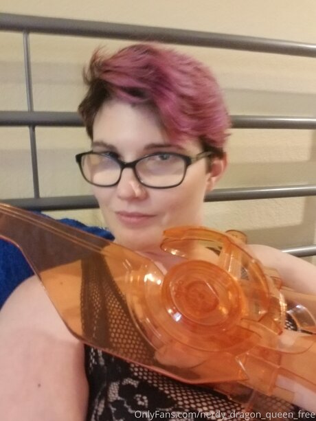 Nerdy Dragon Queen Free modèle magnifique archive