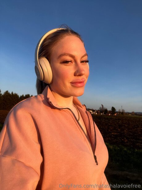 Misslavoiefree star du porno érotique img