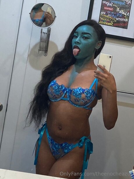 Theenocheazul jolie star du porno photos