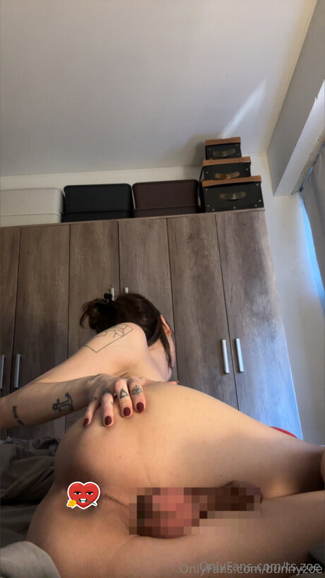 Bunnyzoe modèle exclusif des photos