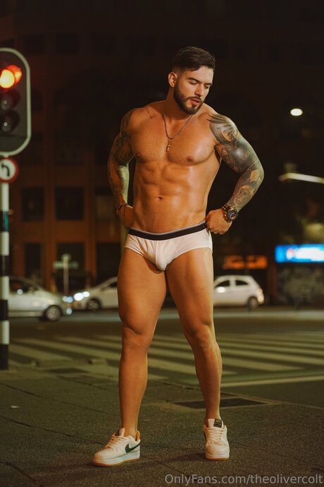 Theolivercolt modèle sympa des photos