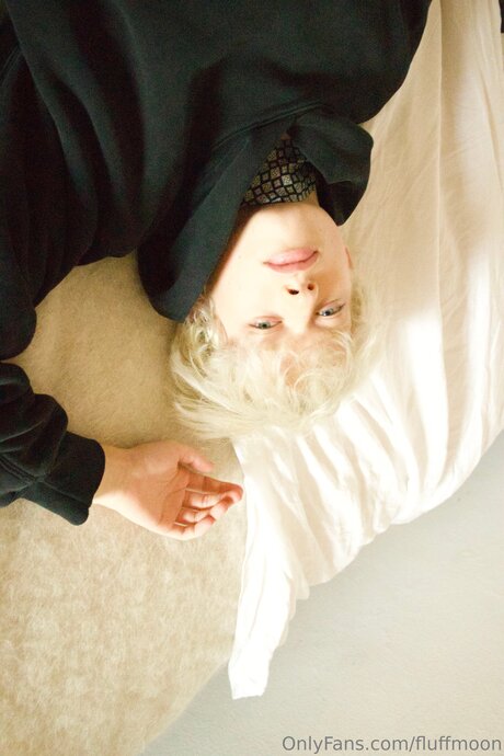 Fluffmoon modèle magnifique galeries