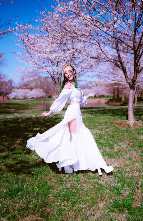 Imarriedmyai modèle adulte des photos