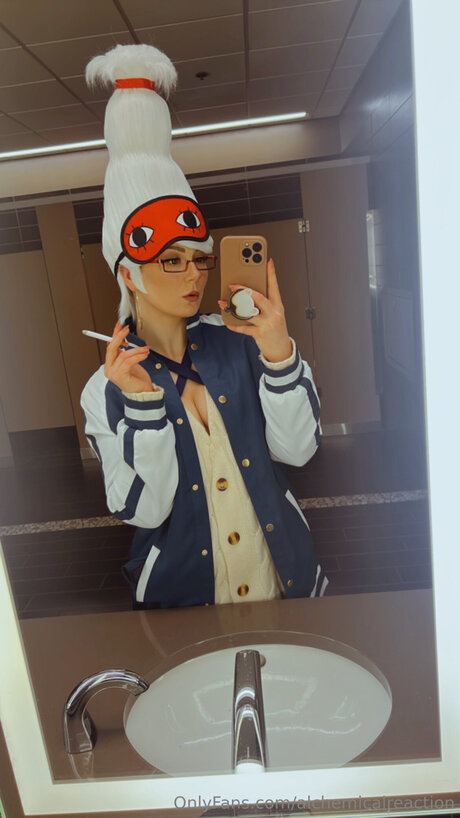 Alchemicalreaction modèle nu photos