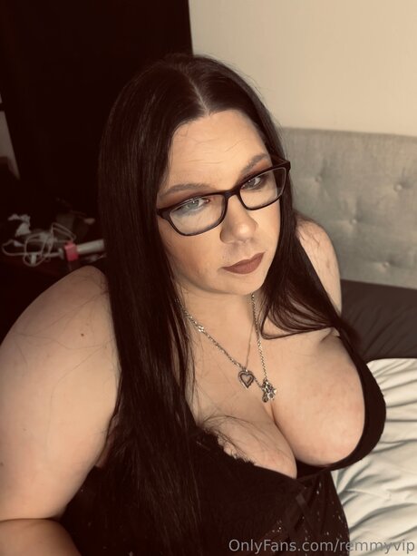 Remmyvip nus de stars du porno image