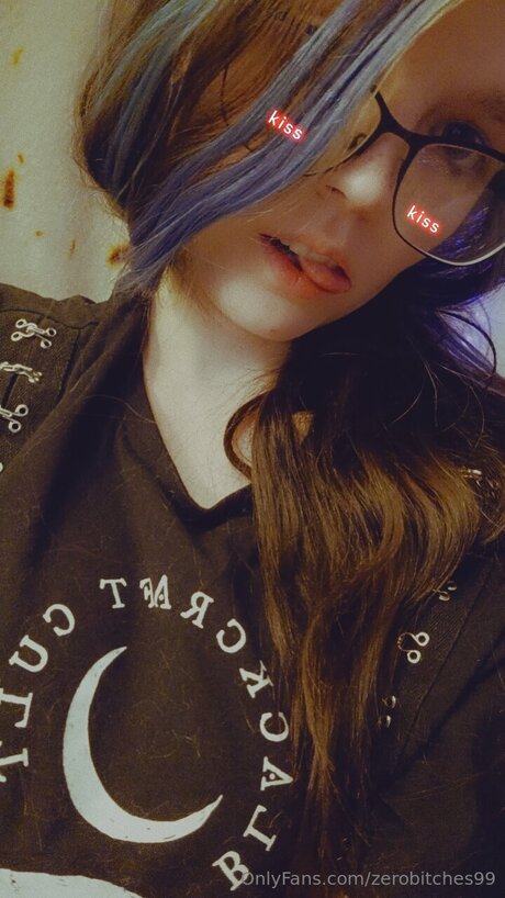 Zerobitches99 modèle artistique photos