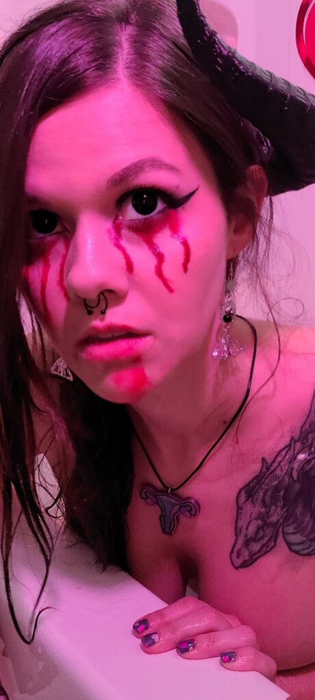 Lady Albedo 96 sexe star des photos