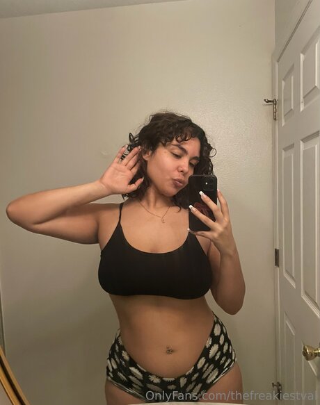 Thefreakiestval art modèle photo