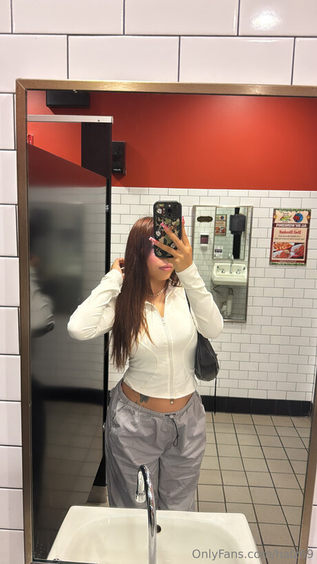 Halz69 actrice chaude galeries