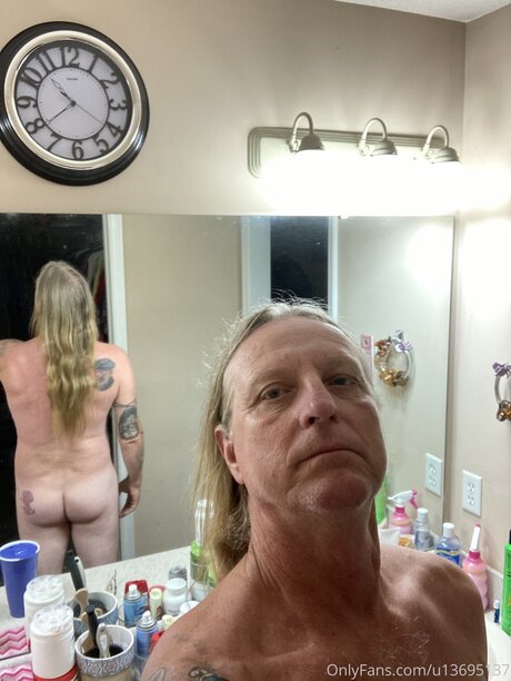 U13695137 modèles nus des photos