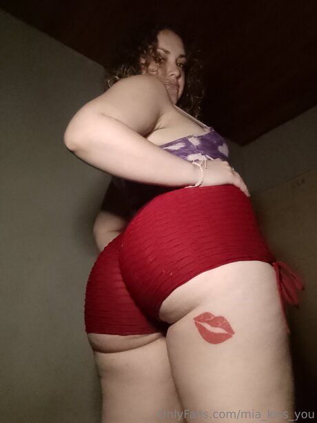 Mia Kiss You nus étoiles images