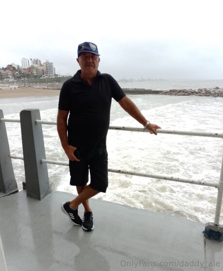 Daddy Ale étoile nue photos