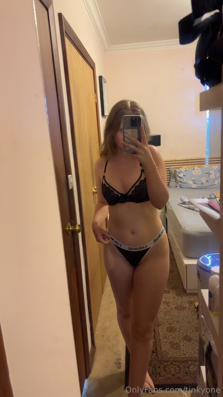 Tinkyone xxx étoile galeries