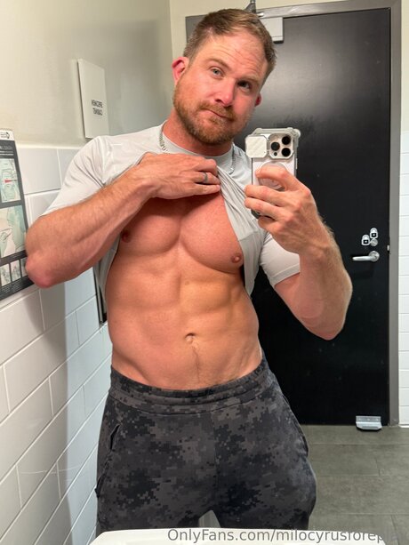 Milocyrusforeplay modèle porno collection