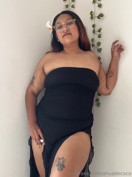 Vessia 11 modèle nu des photos