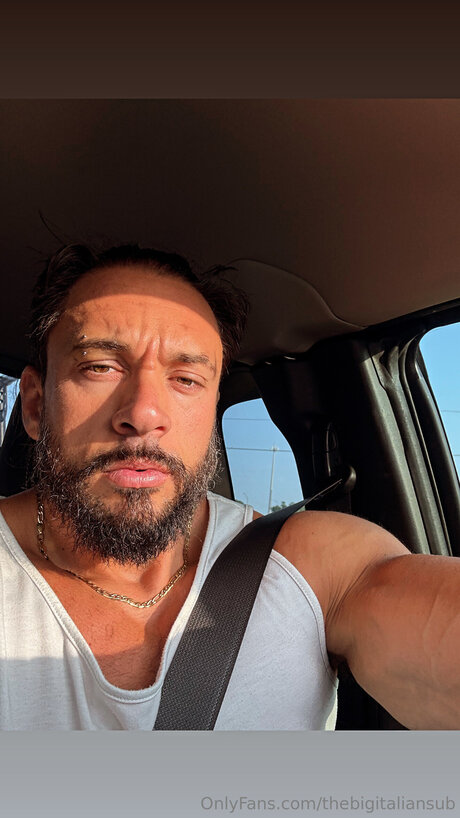 Thebigitaliansub modèle magnifique des photos