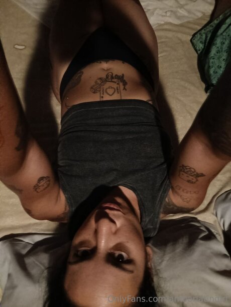 Ambarlatingirl actrice érotique des photos