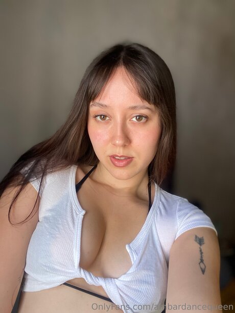 Ambarlatingirl modèle artistique des photos