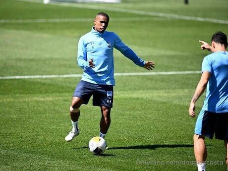 Douglascosta modèle érotique img