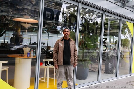 Douglascosta actrice sexy galeries