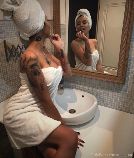 ameliereve7 modèle pornographique image