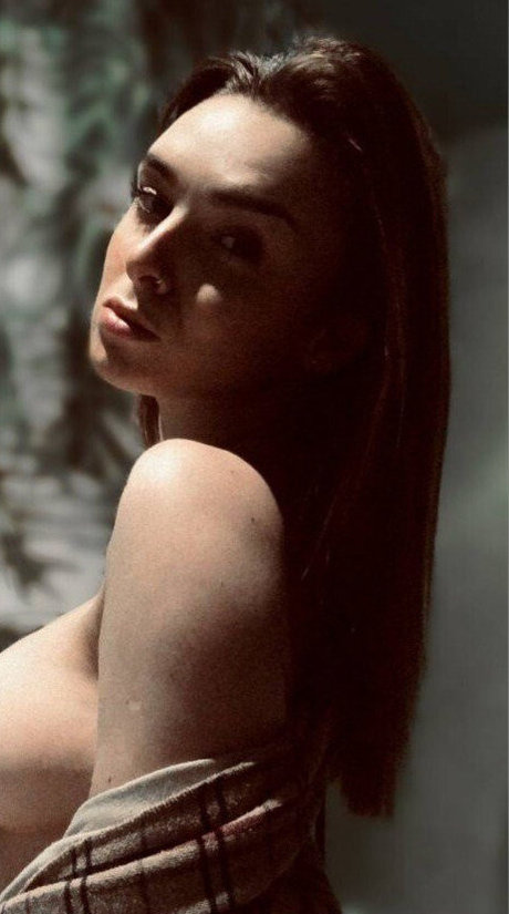 Elsa Jay star pornographique archive