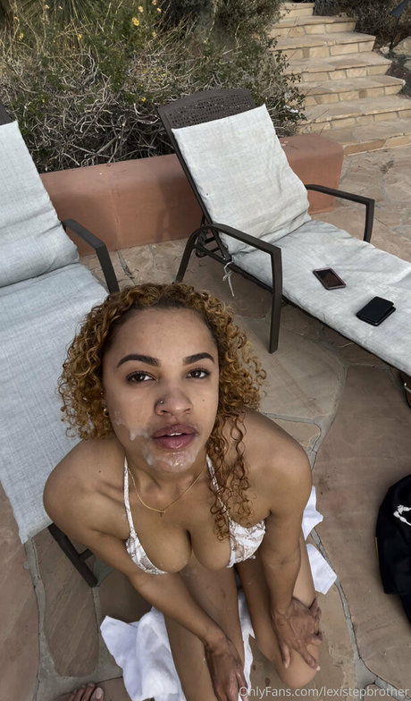 ilovetinder actrice artistique galeries