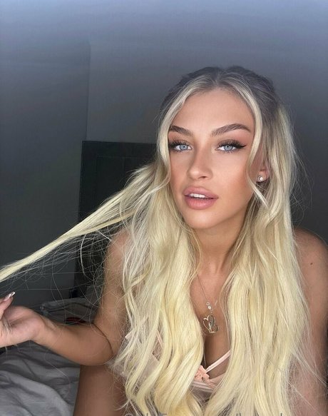 loveskyexo modèle artistique photo