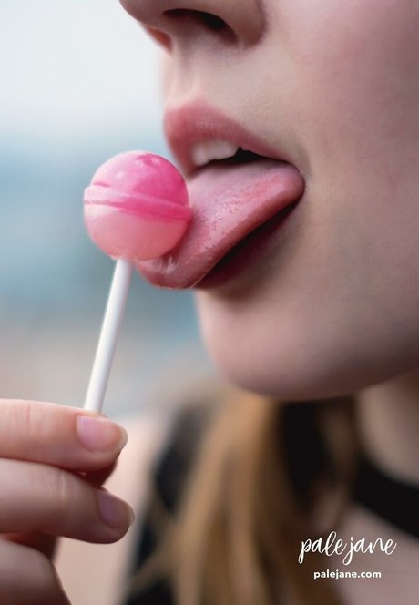 Pale Jane étoile nue image