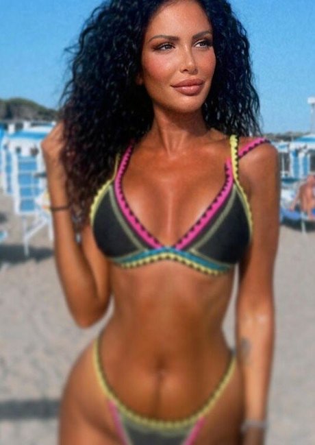 Ginia 900 nus star du porno photo