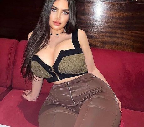 Noure Sahli star du porno image