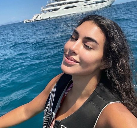 Noure Sahli haut modèle images