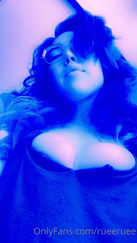 rueeruee star du porno gratuite des photos