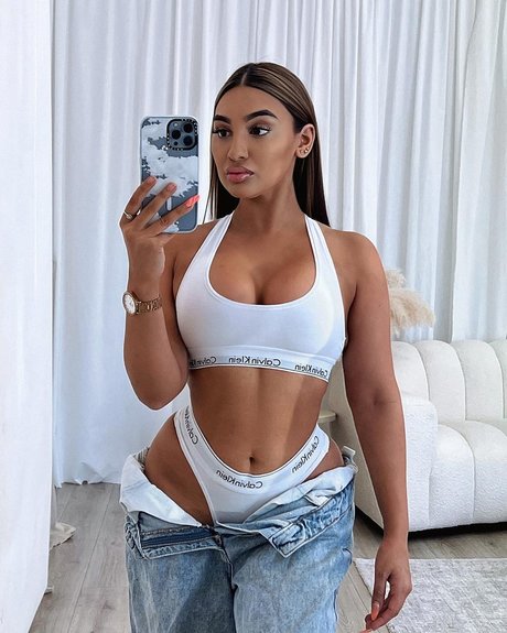 simmykk actrice sexy photo