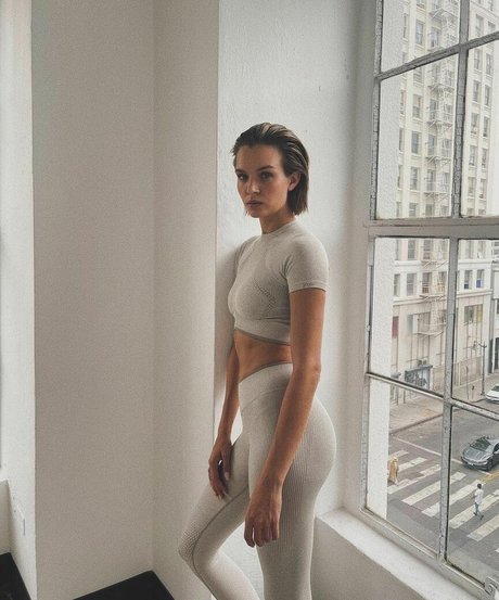 Josephine Skriver étoile xxx photos