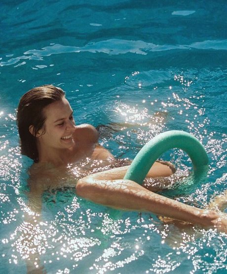 Josephine Skriver belle étoile photos