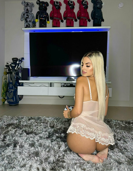 alidayalter étoile nue photos