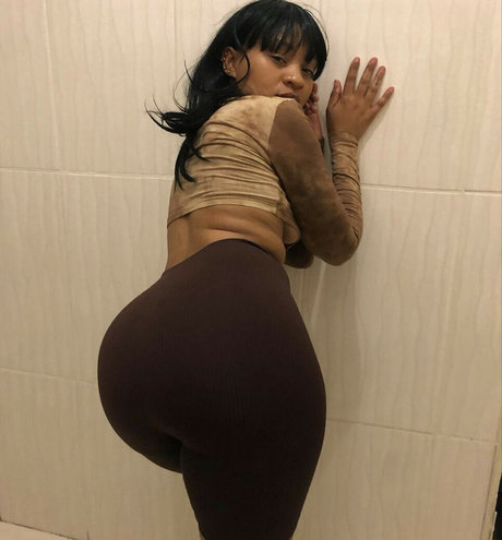 Arrie Cakes star du porno hd image