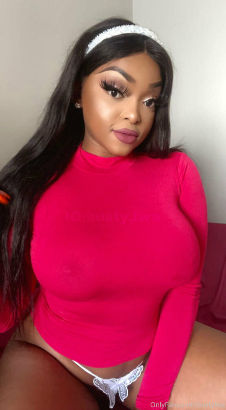 Bustylwa étoile chaude des photos