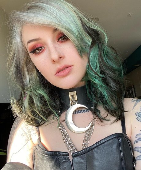 Mothica modèle sexy photos