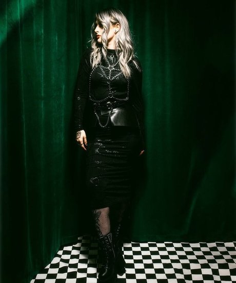 Mothica modèle nu des photos