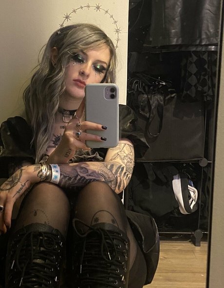 Mothica actrice parfaite des photos