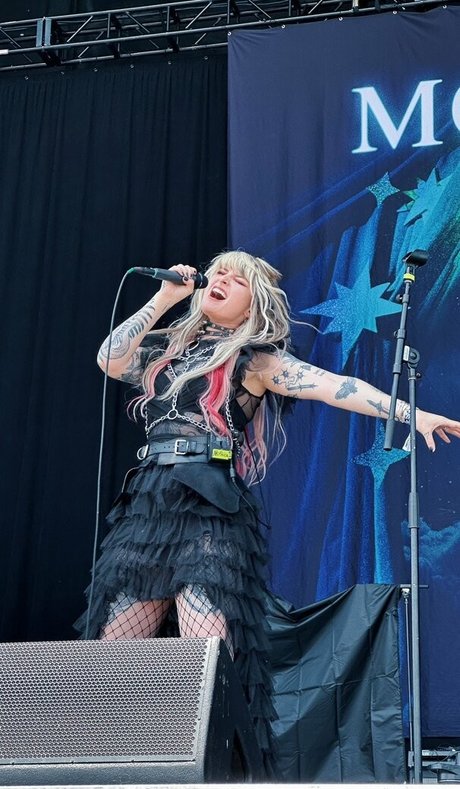 Mothica nus star du porno archive